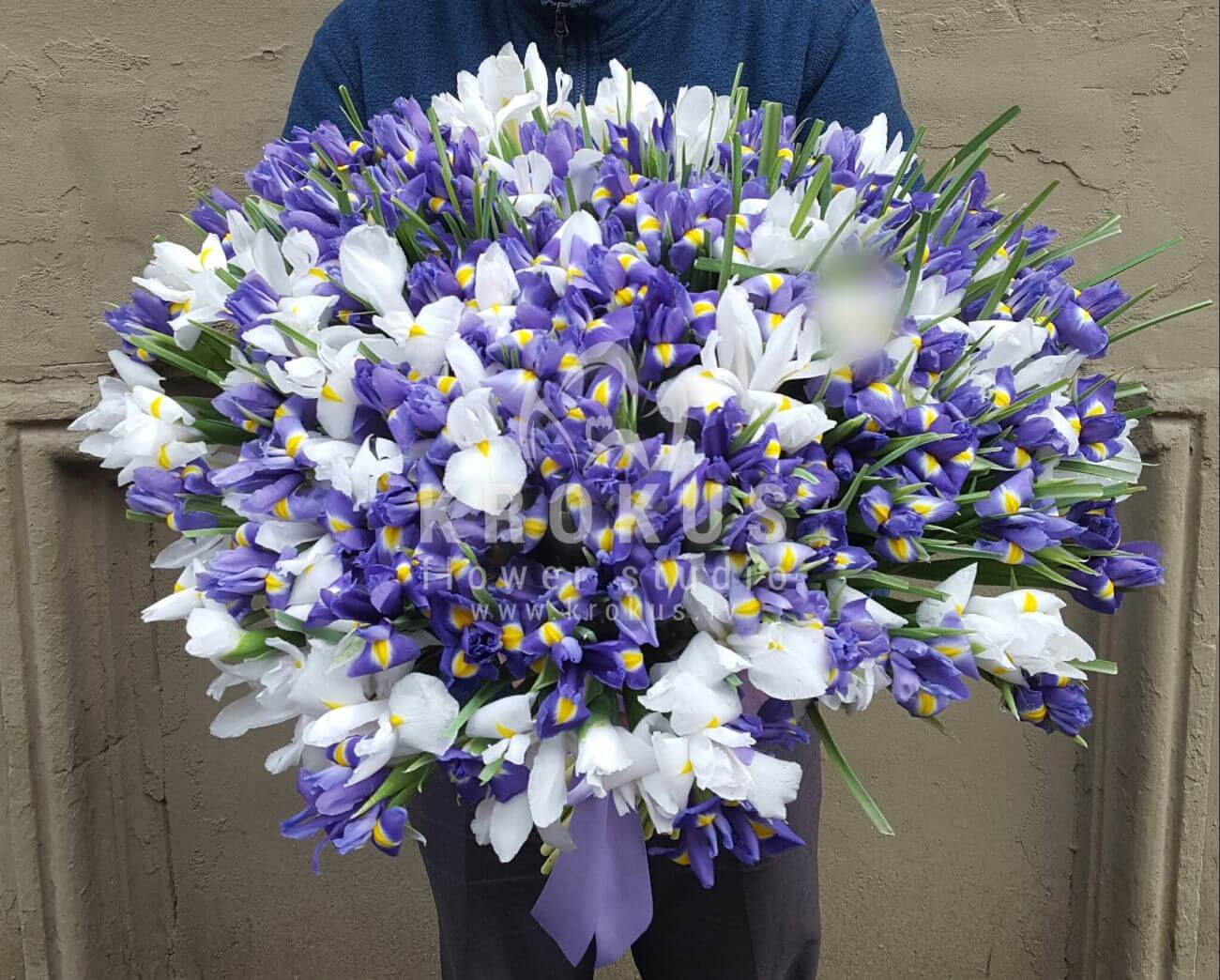 Deliver flowers to Latvia (irises)