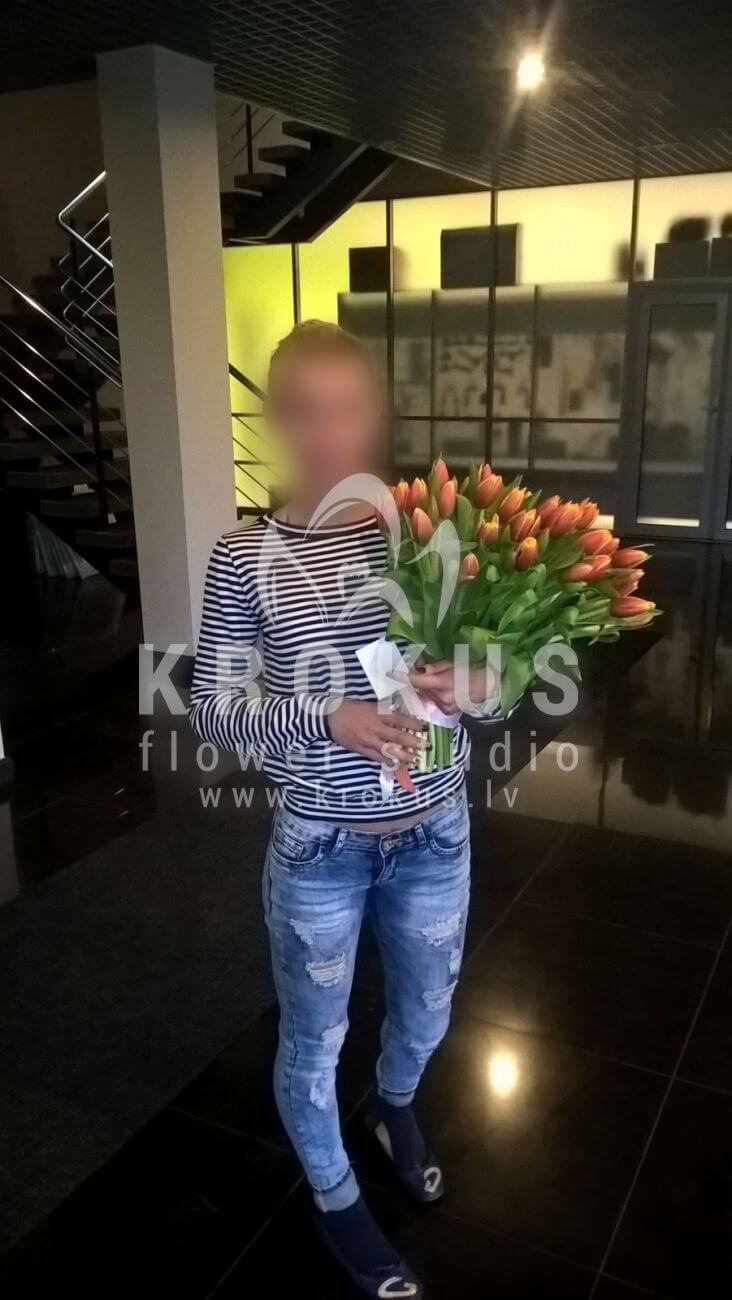 Deliver flowers to Latvia (tulips)