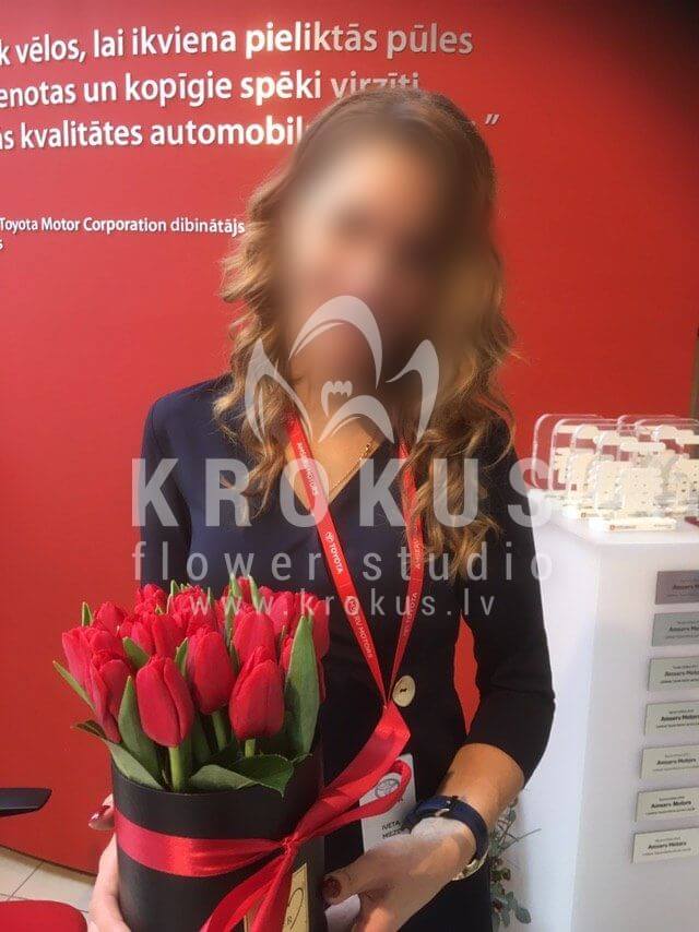 Доставка цветов в город Рига (коробкатюльпаны)