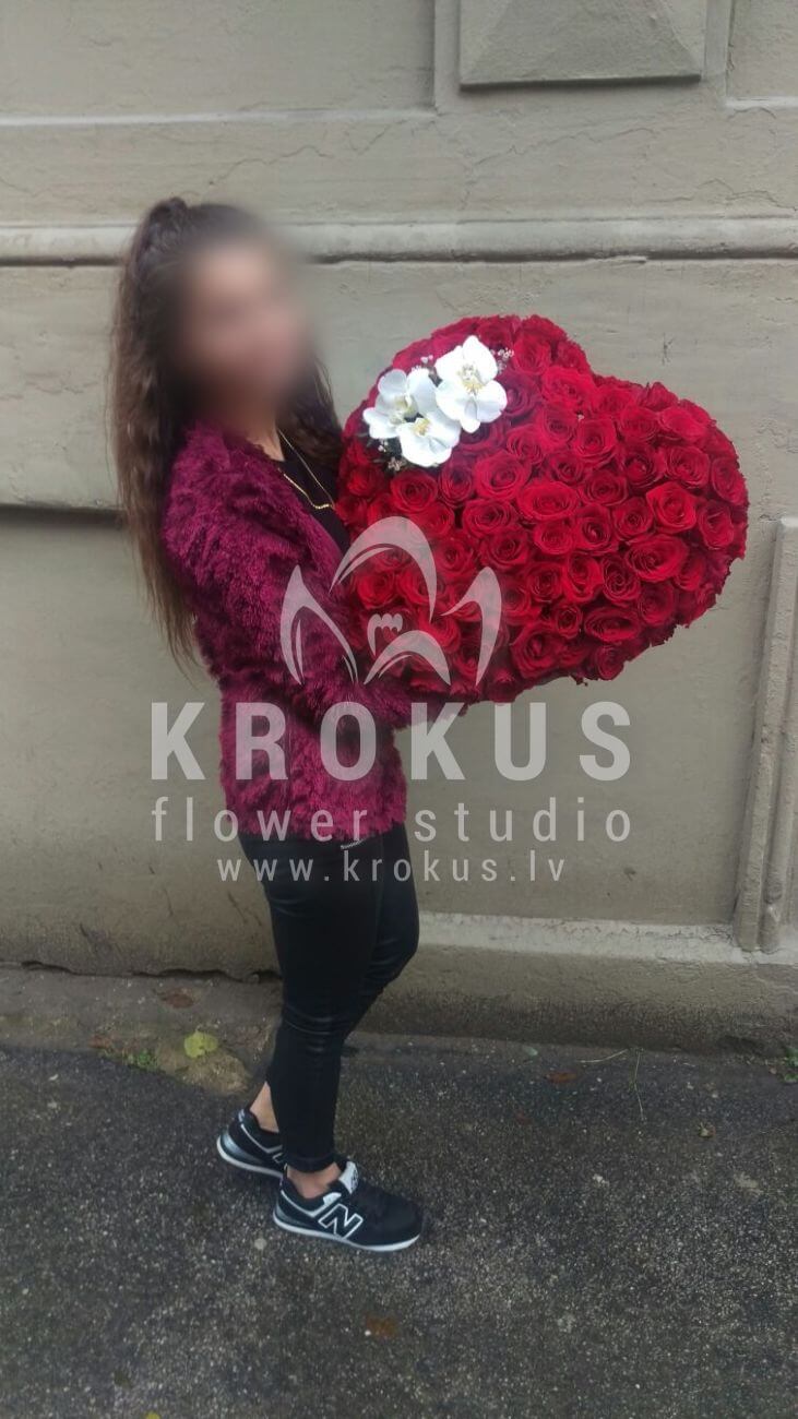 Deliver flowers to Latvia (red roses)