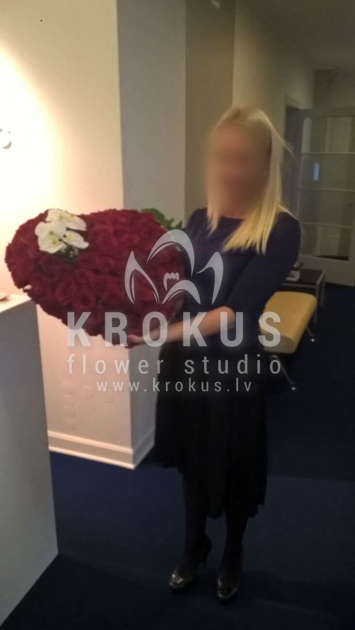 Deliver flowers to Latvia (red roses)