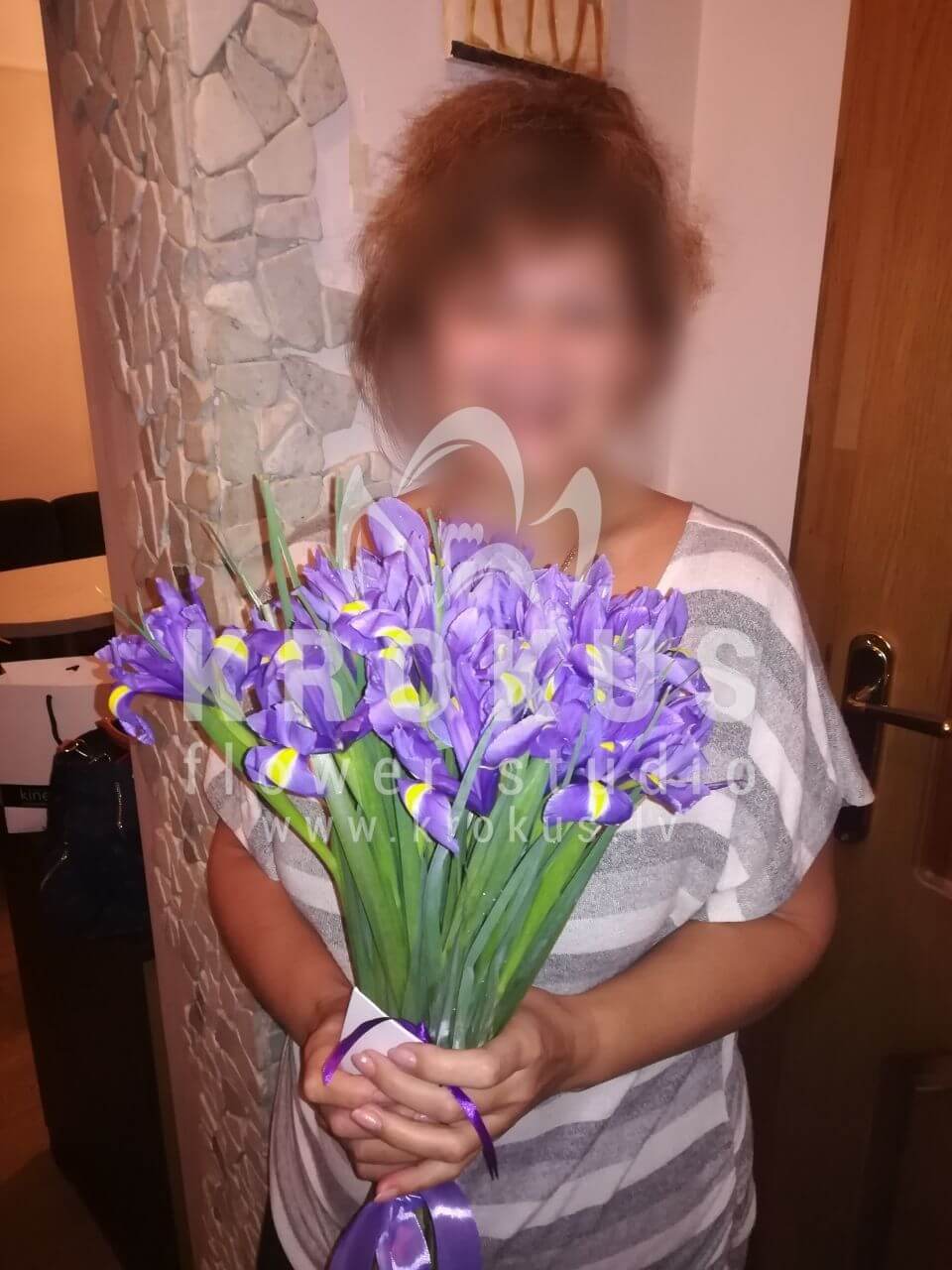 Deliver flowers to Salaspils (irises)