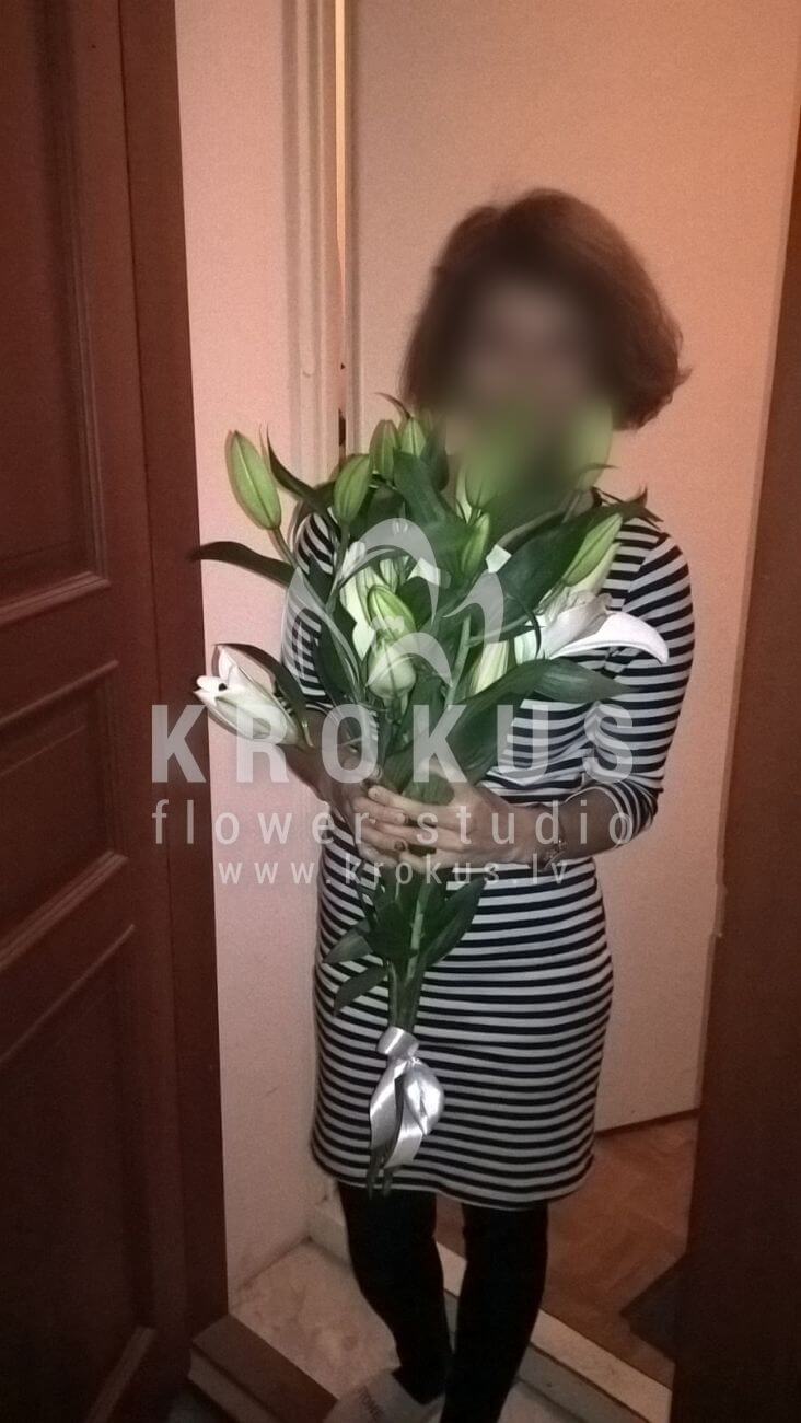 Deliver flowers to Latvia (lilies)