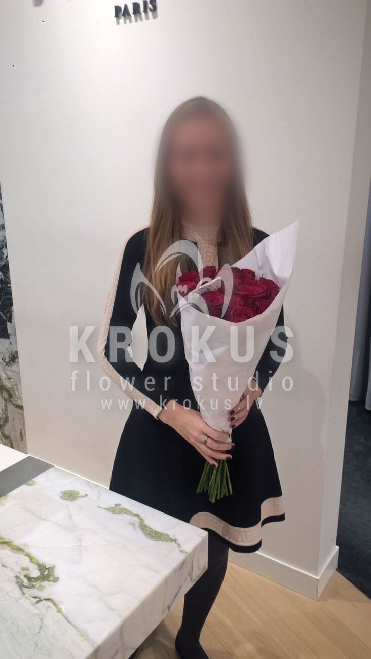 Deliver flowers to Latvia (red roses)