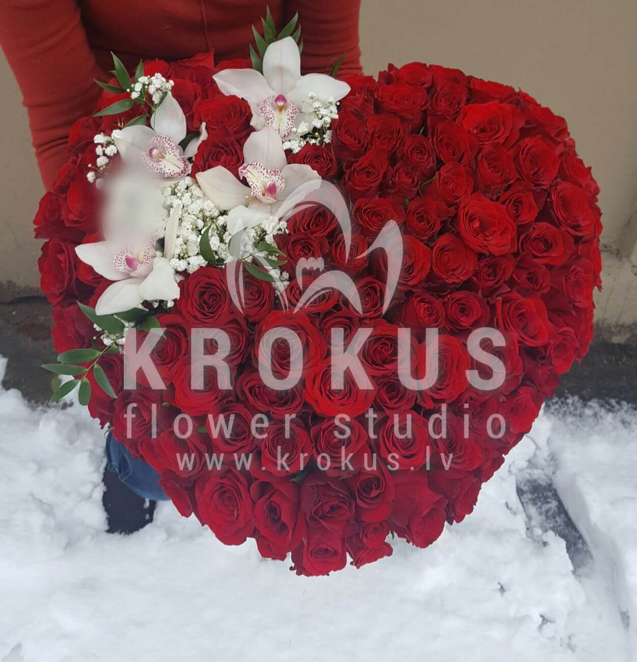 Deliver flowers to Latvia (red roses)