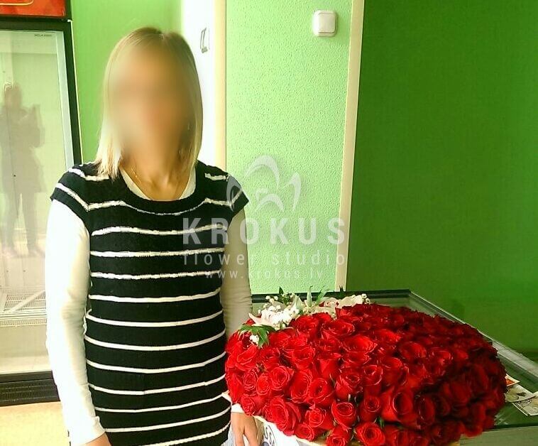 Deliver flowers to Latvia (red roses)