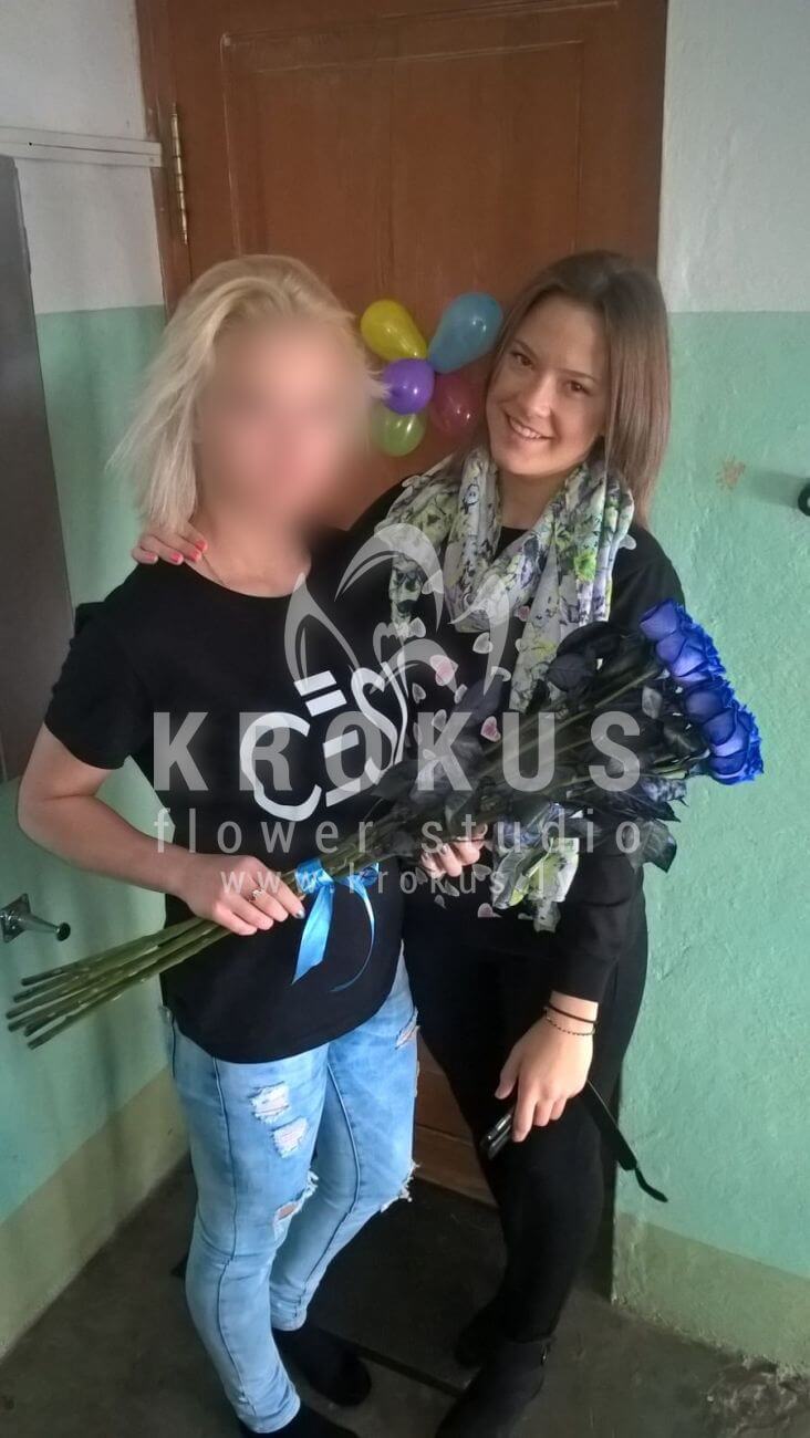 Deliver flowers to Latvia (blue roses)