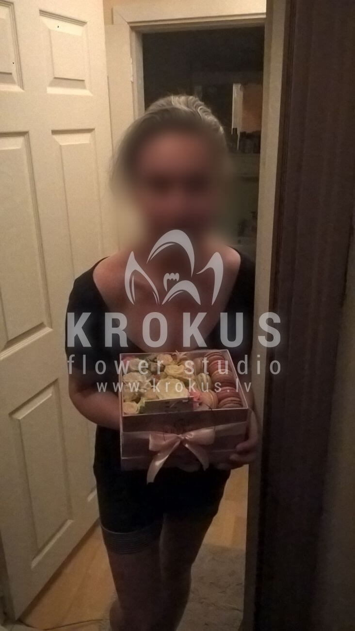 Deliver flowers to Latvia (box)