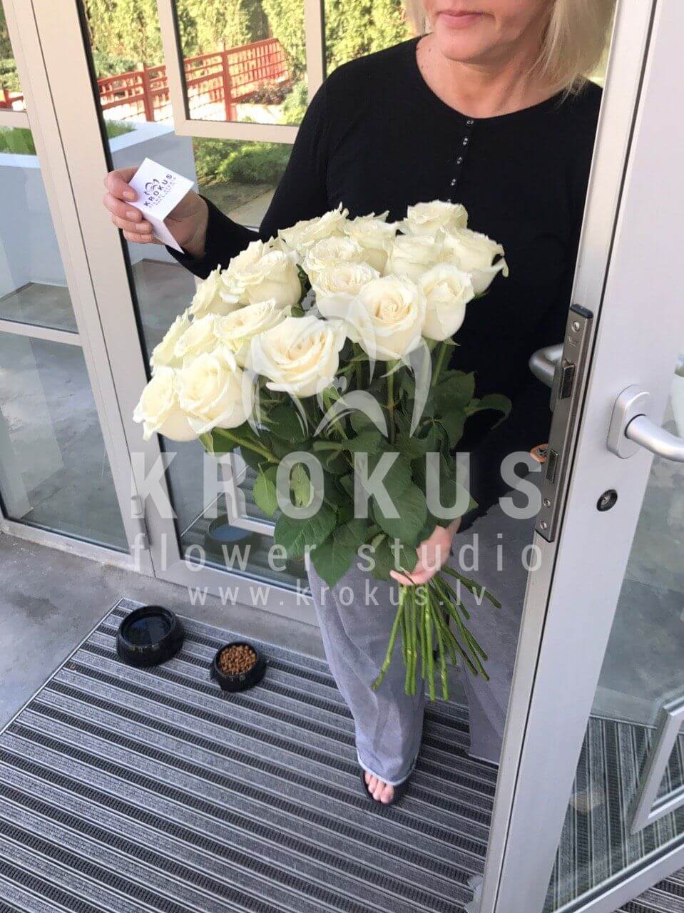 Deliver flowers to Jūrmala (white roses)