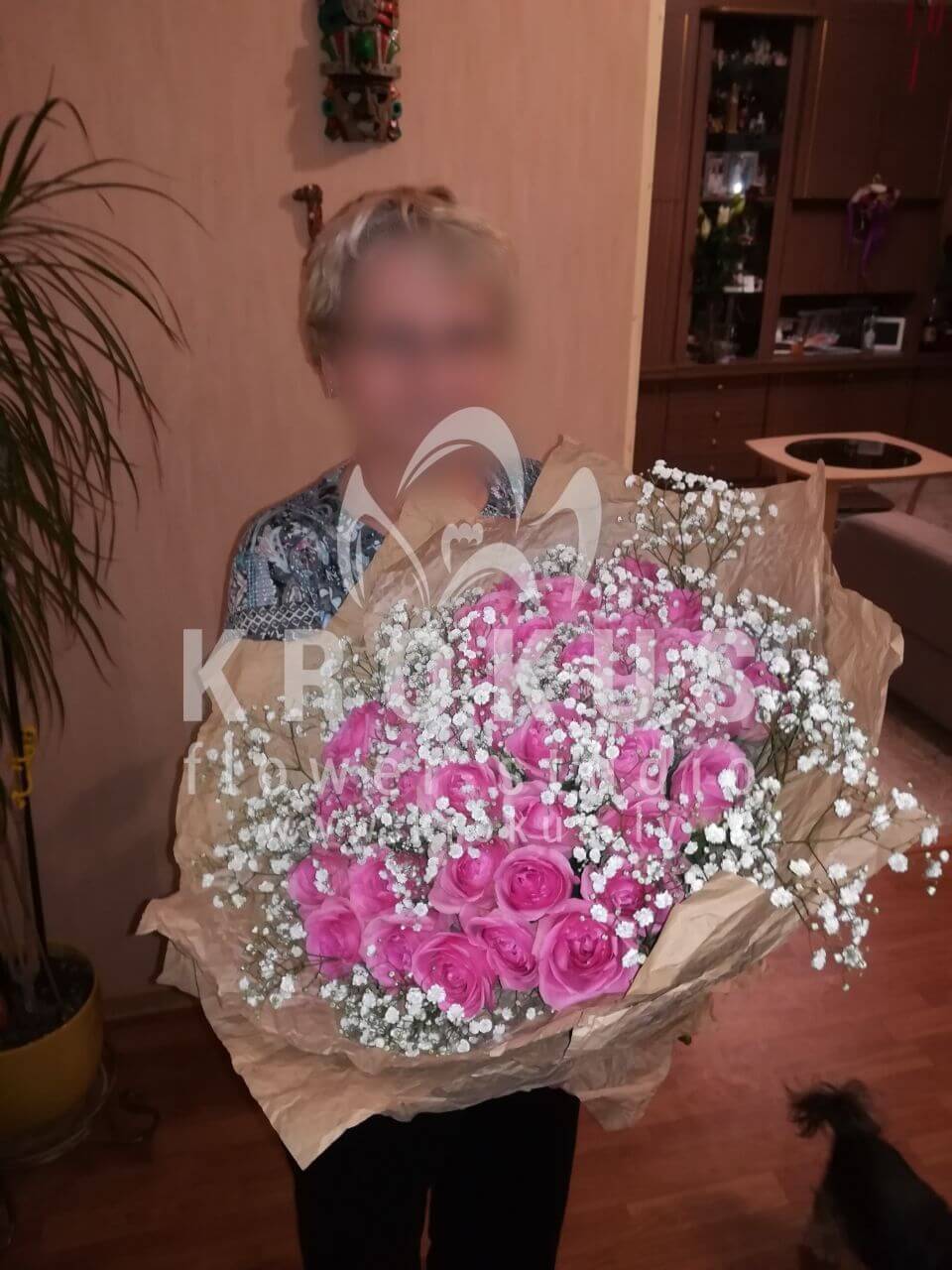 Deliver flowers to Rīga (pink rosesgypsophila)