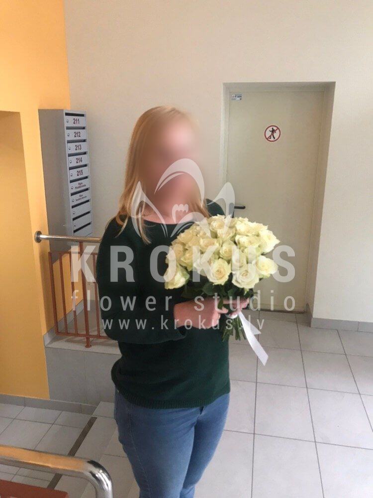 Deliver flowers to Rīga (white roses)