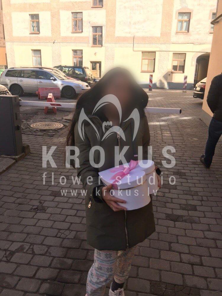 Доставка цветов в город Рига (коробка)