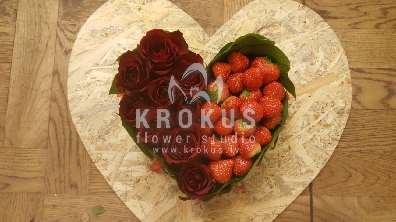 Deliver flowers to Latvia (salalred roses)