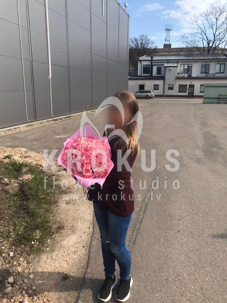 Deliver flowers to Rīga (pink roses)