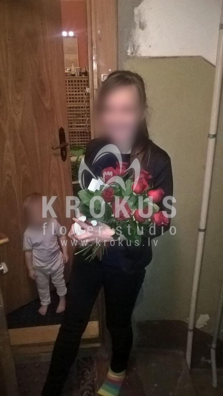 Deliver flowers to Latvia ()