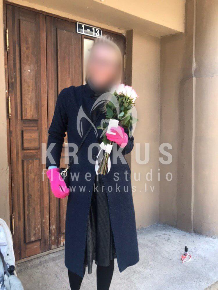 Deliver flowers to Rīga (pink roses)