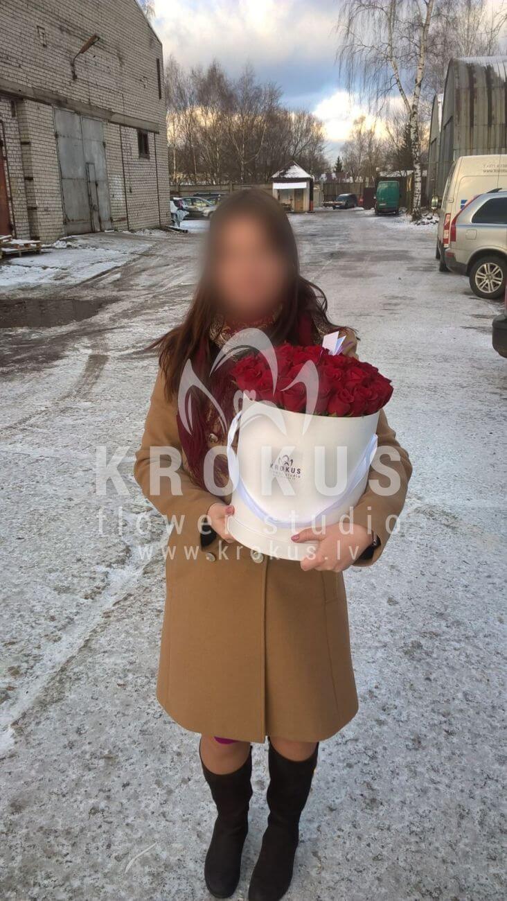 Deliver flowers to Latvia (boxred roses)