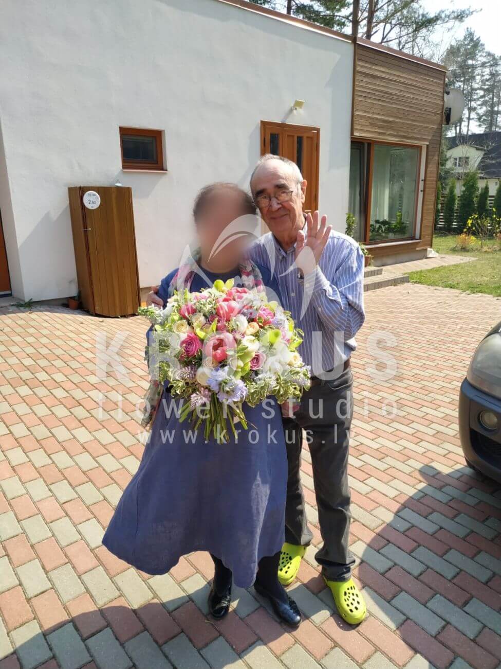Ziedu piegāde Latvia Jūrmala (pļavas puķeslimonijasolidagolupīnabrunijaorhidejasbaltas rozesveronikapitosporaspeonijaspļavas dzelzenedeivida ostina rozes)