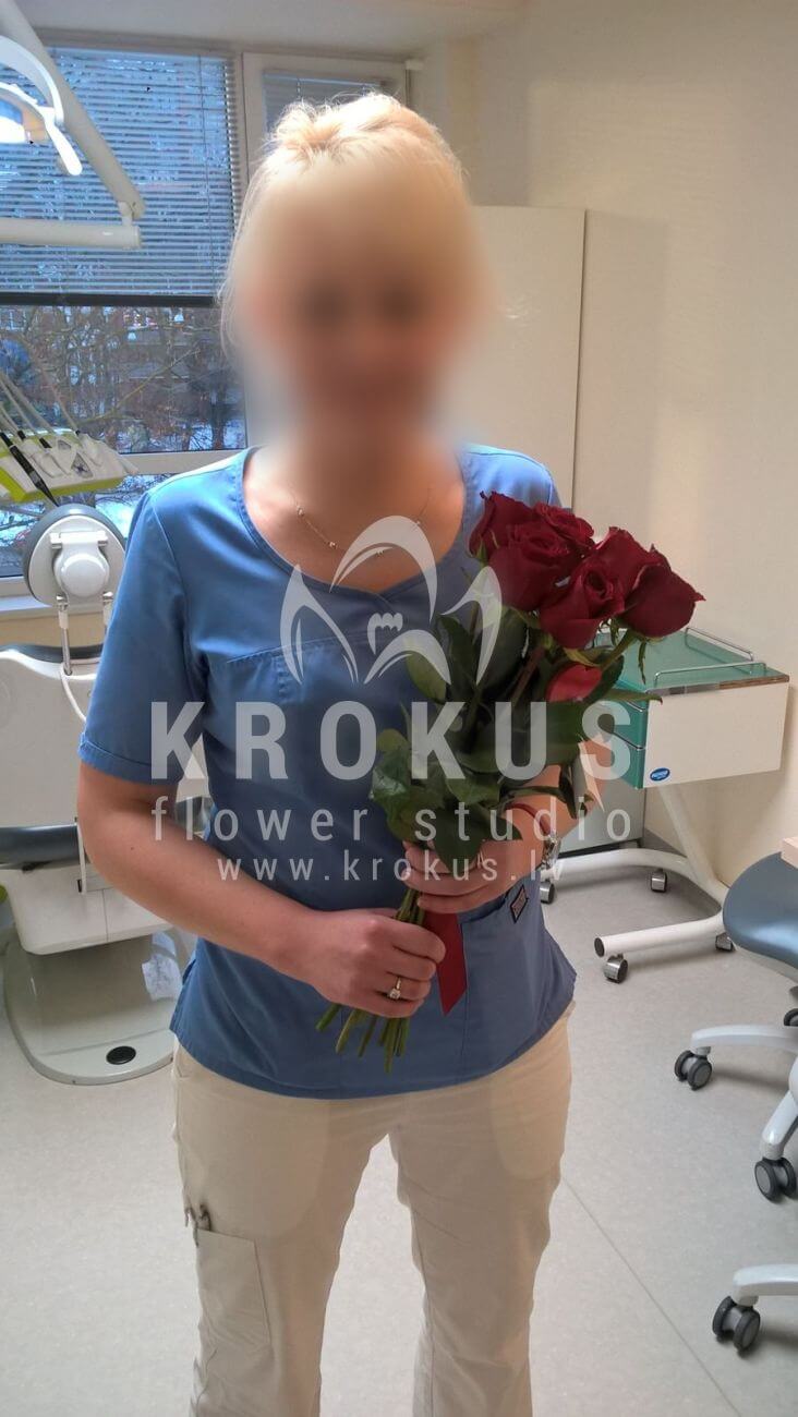 Deliver flowers to Latvia (red roses)