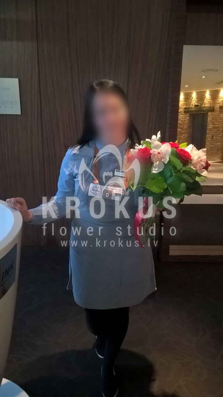 Deliver flowers to Latvia (orchidssalalred roses)