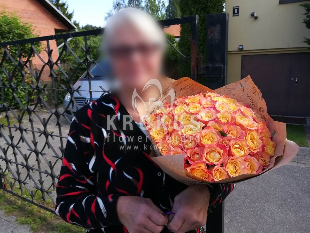 Ziedu piegāde Latvia Kalngale (oranžas rozesdzeltenas rozes)