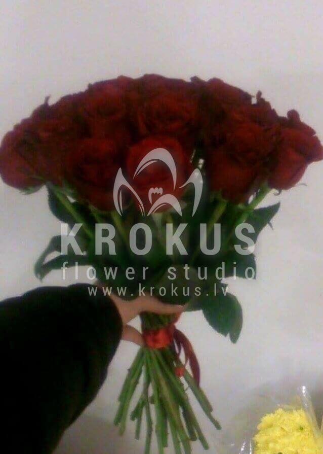 Deliver flowers to Latvia (red roses)