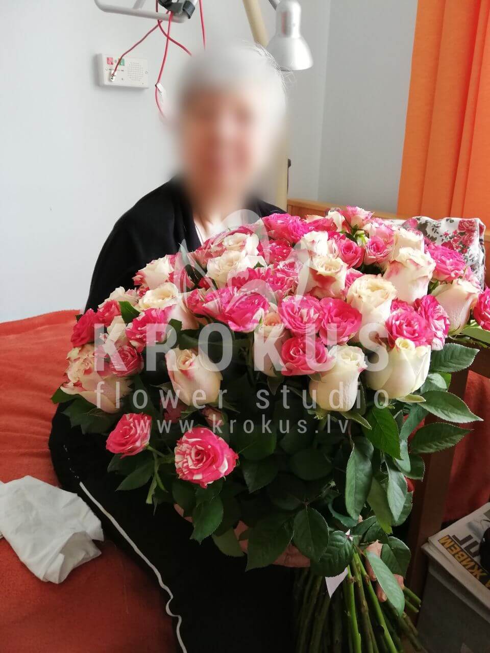 Доставка цветов в город Рига (кустовые розыпионовидные розы)