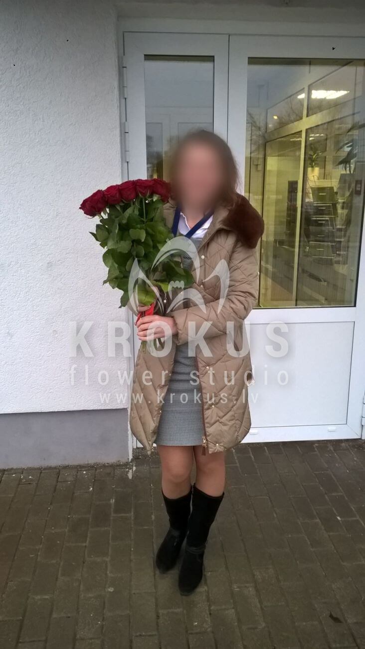 Deliver flowers to Latvia (red roses)