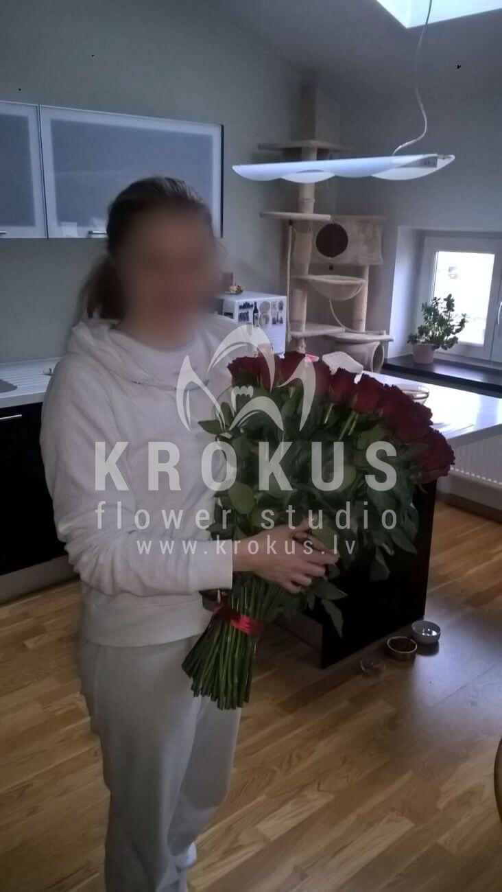 Deliver flowers to Latvia (red roses)