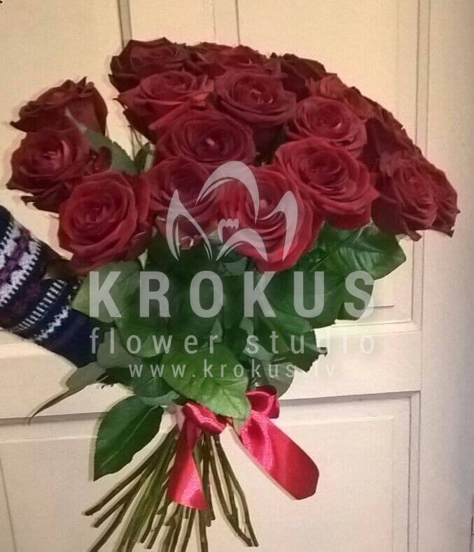Deliver flowers to Latvia (red roses)