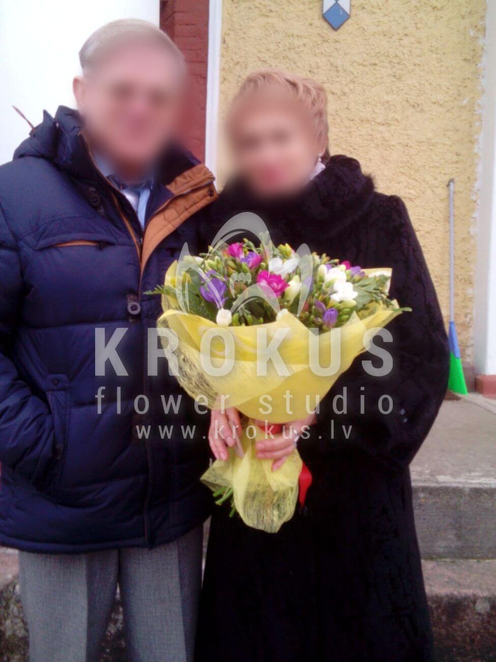 Доставка цветов в город Latvia (фрезииамбрелла)