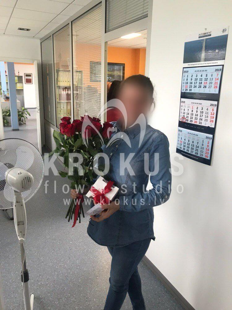 Deliver flowers to Rīga (red roses)