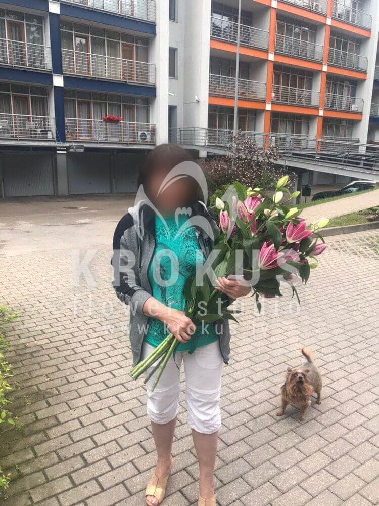 Доставка цветов в город Jūrmala (лилии)