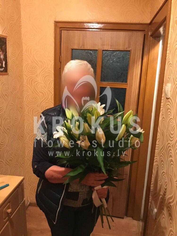 Доставка цветов в город Salaspils (лилии)