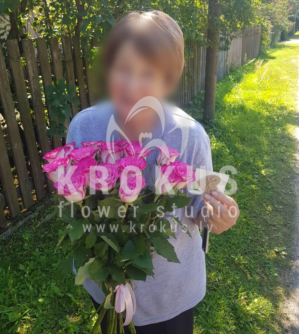 Deliver flowers to Rīga (pink roses)