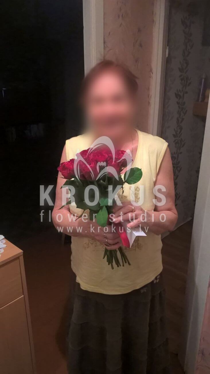 Deliver flowers to Latvia (red roses)