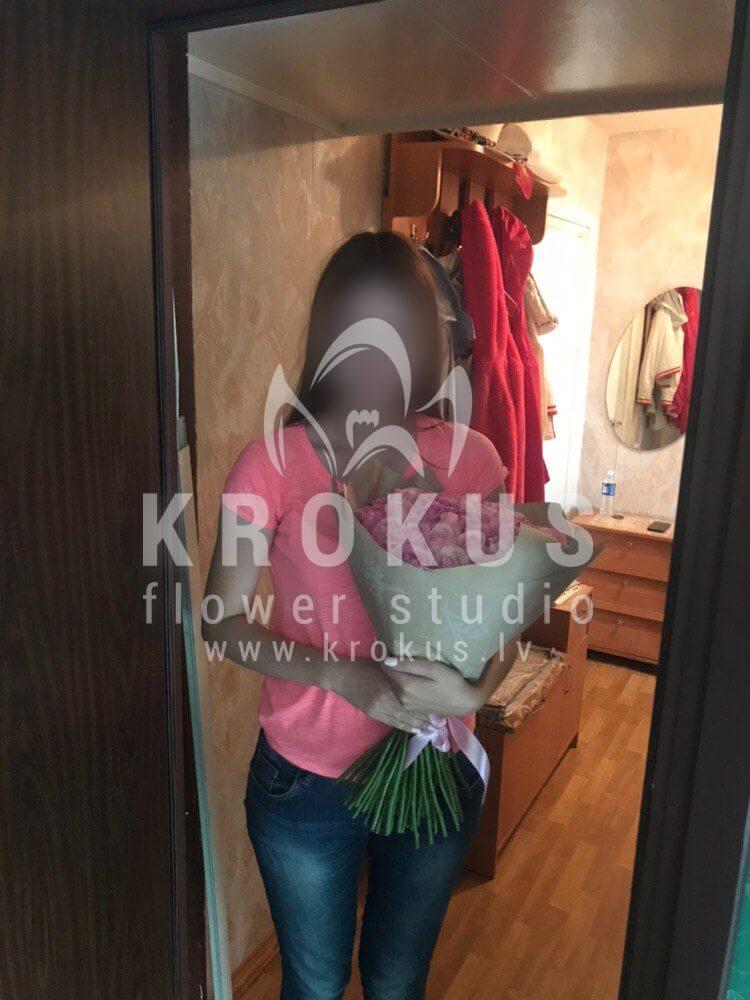 Ziedu piegāde Latvia Rīga (rozā rozesbaltas rozes)