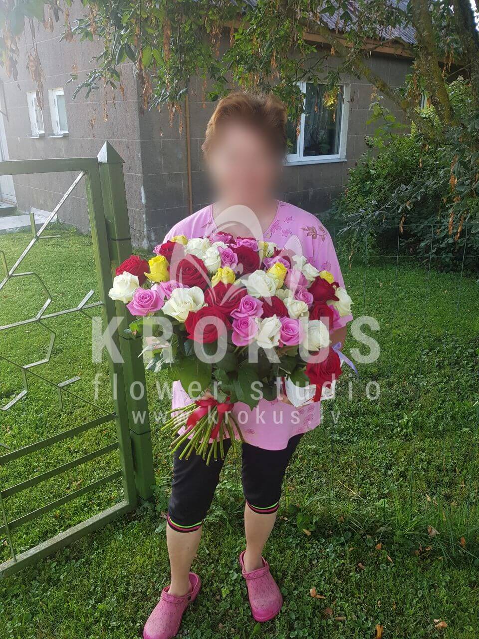 Deliver flowers to Engure (pink roseswhite rosesred rosesorange rosesyellow roses)