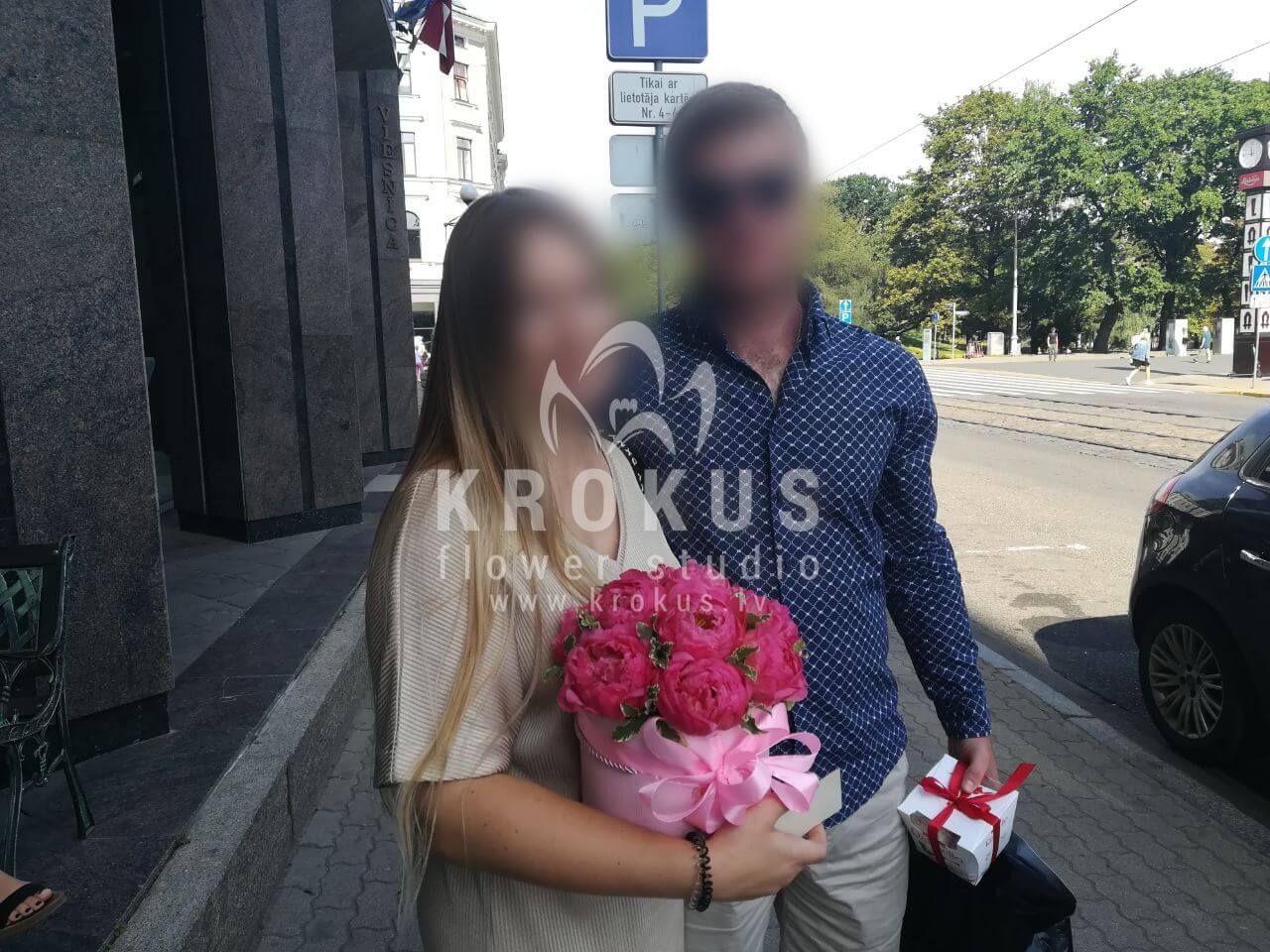 Deliver flowers to Rīga (boxpeonies)