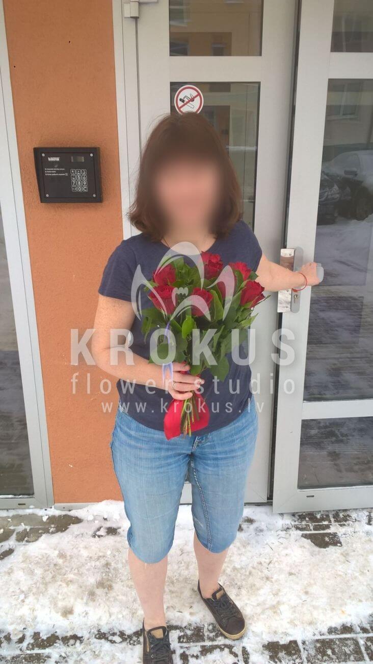 Deliver flowers to Latvia ()