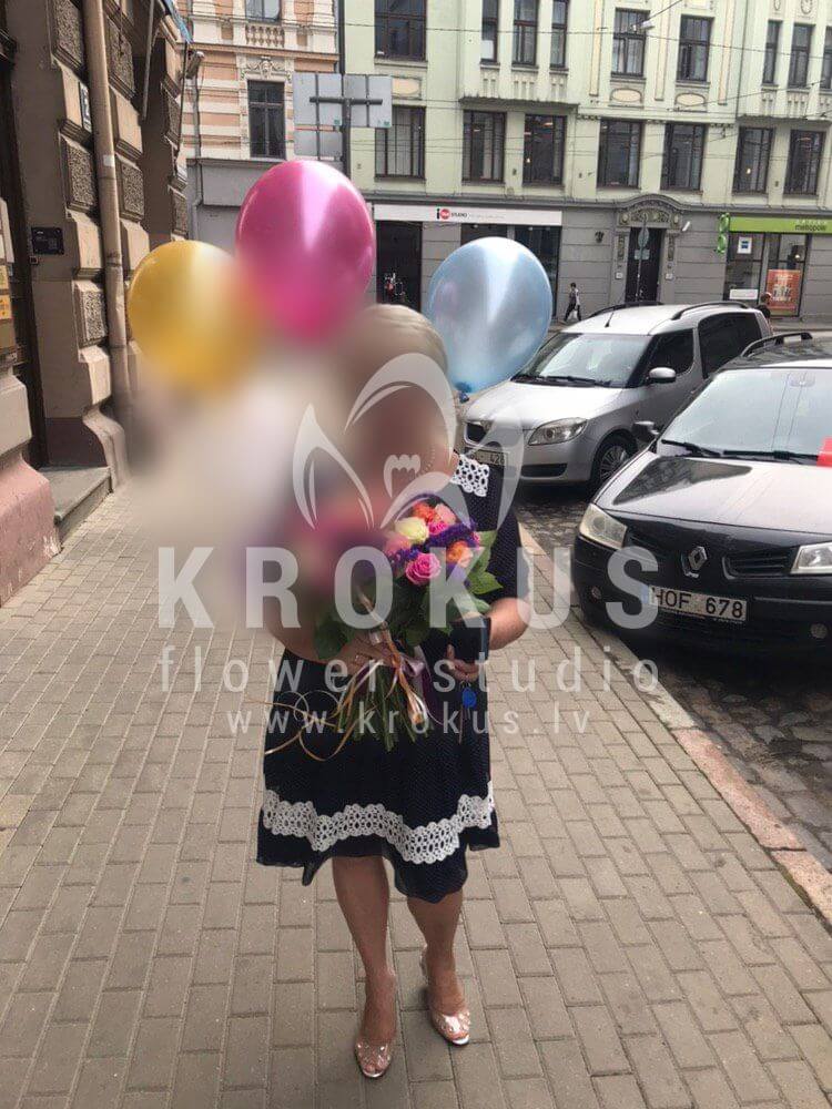 Ziedu piegāde Latvia Rīga (rozā rozesbaltas rozesoranžas rozeskrēmkrāsas rozesstatice)