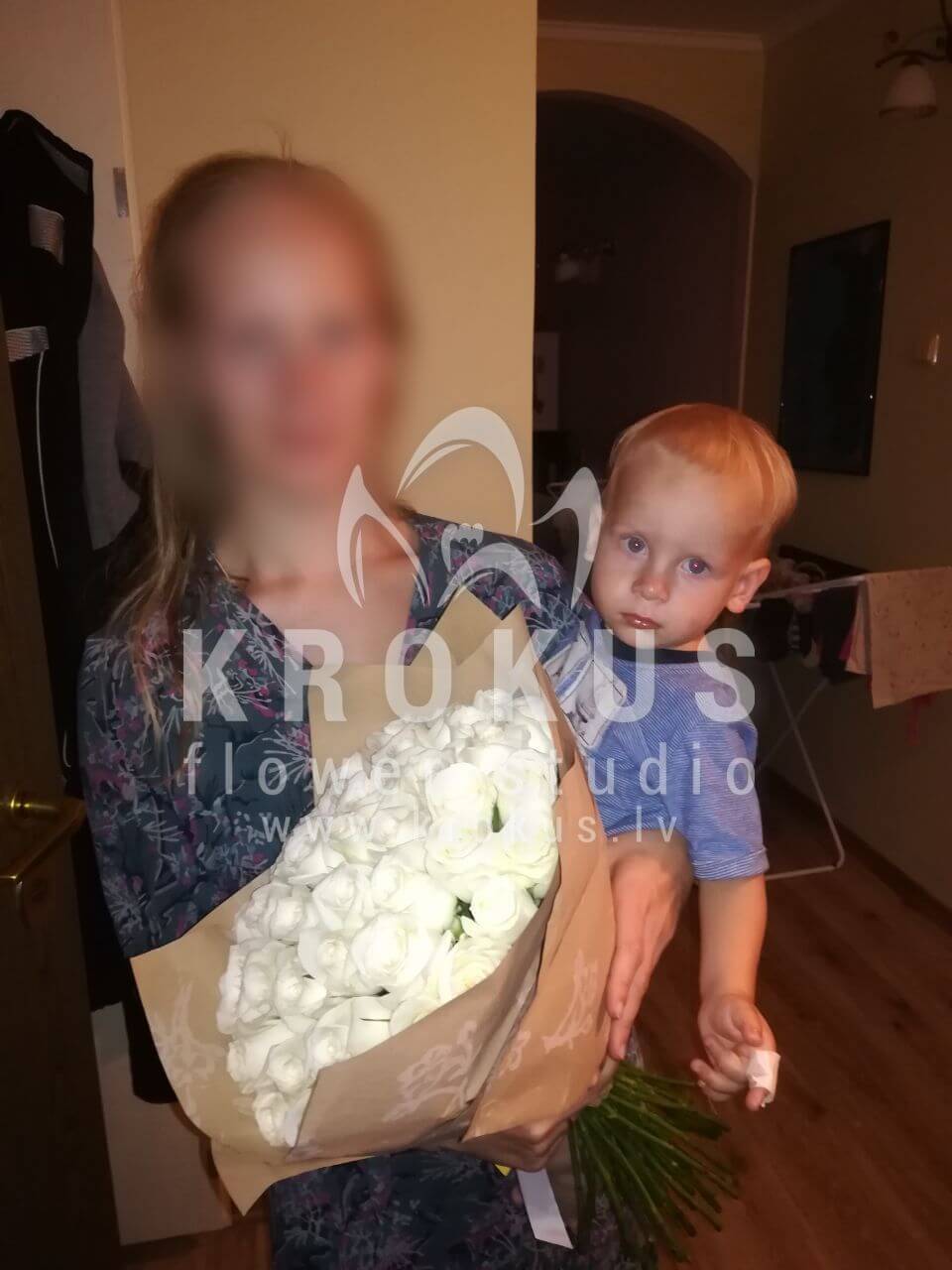 Deliver flowers to Rīga (white roses)