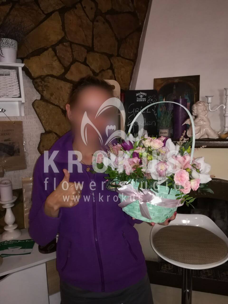 Deliver flowers to Rīga (shrub rosestulipsfreesiapistaciamatthiolaorchidsroyal tulipslisianthuses (eustoma))