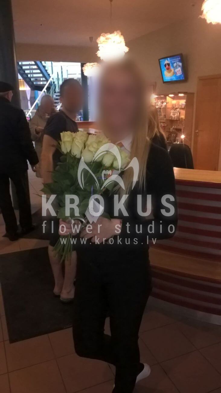 Deliver flowers to Latvia (white roses)
