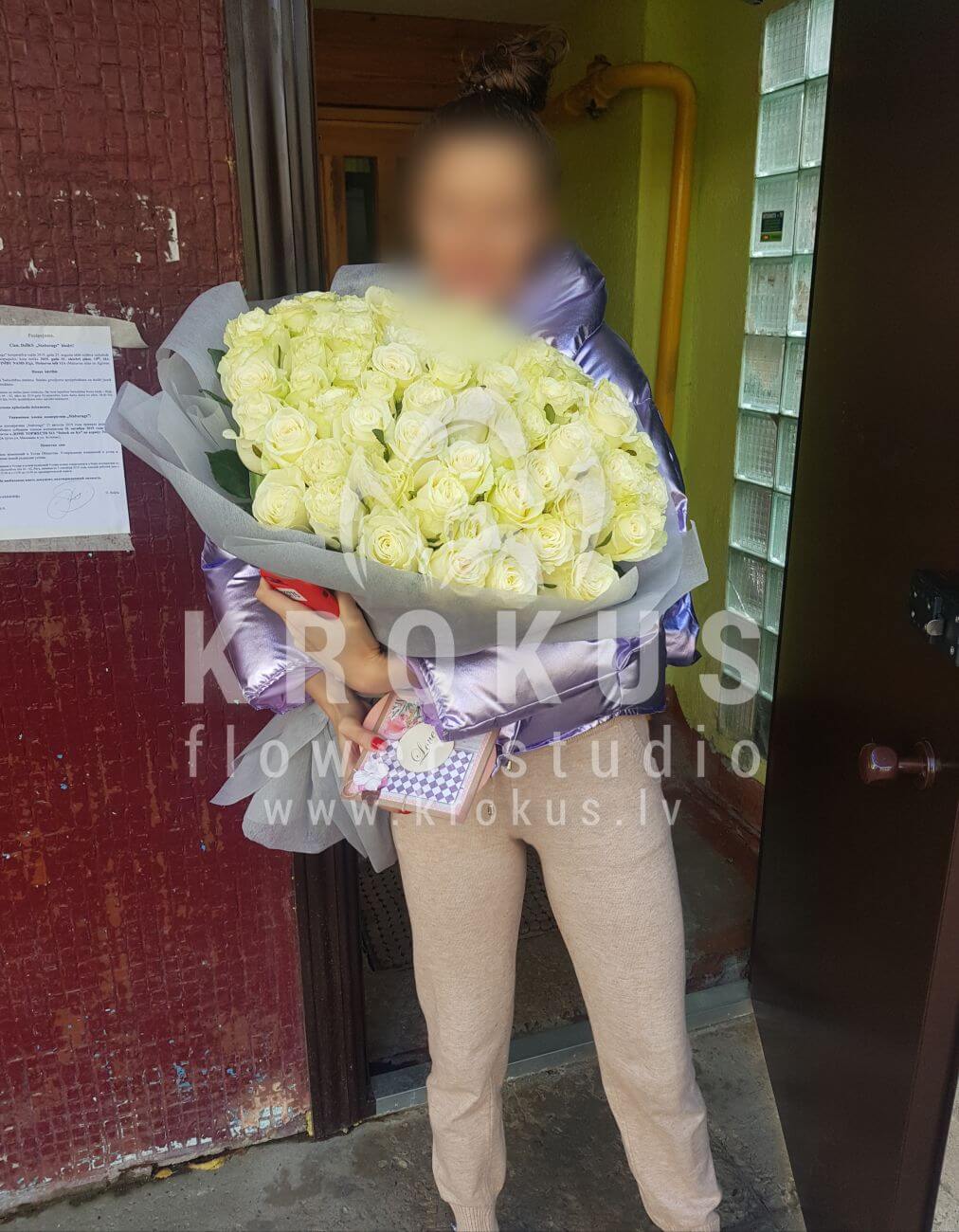 Deliver flowers to Rīga (white roses)