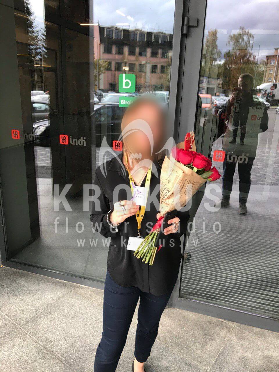 Deliver flowers to Rīga (red roses)