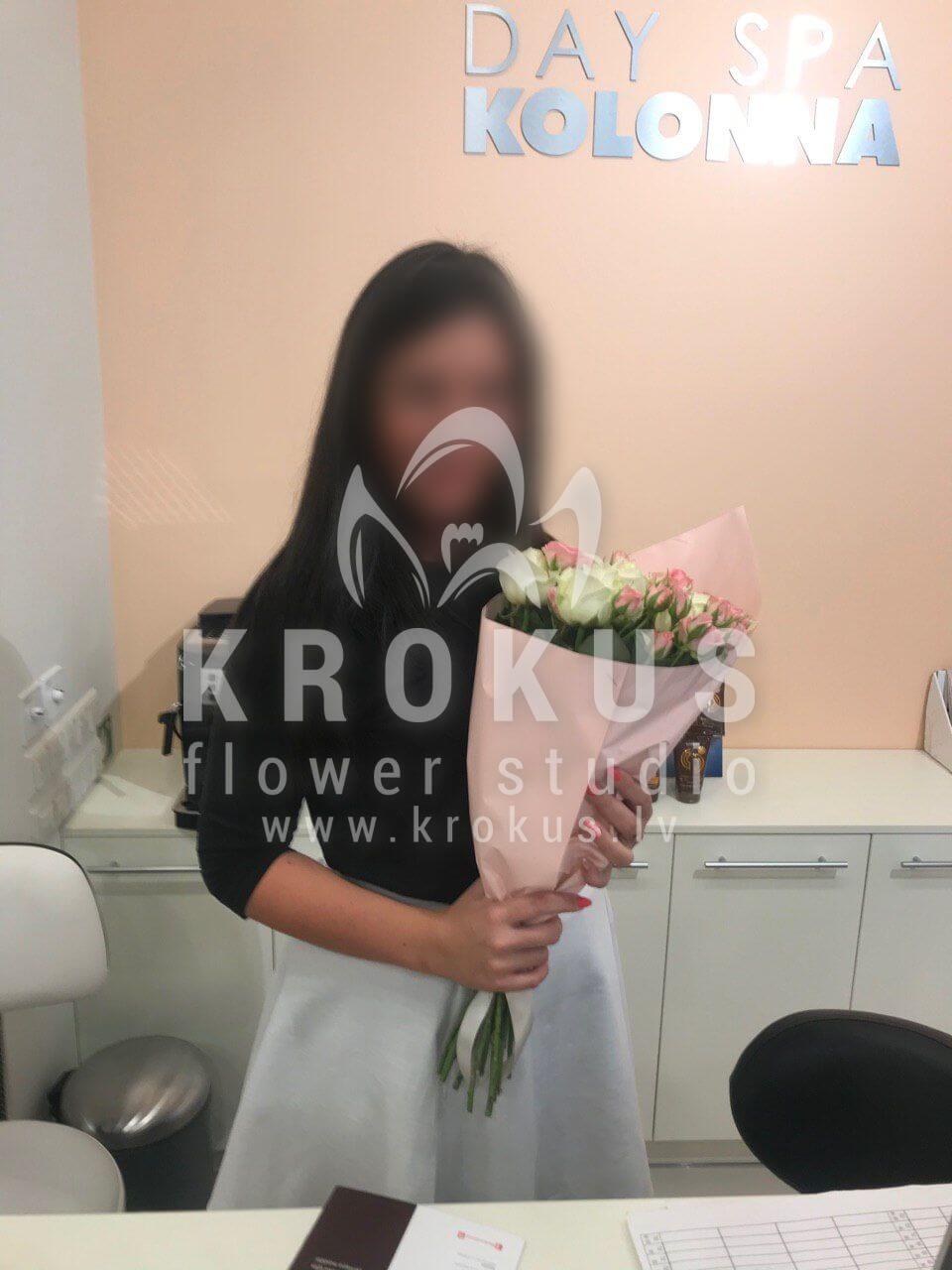 Deliver flowers to Rīga (shrub roseswhite roses)