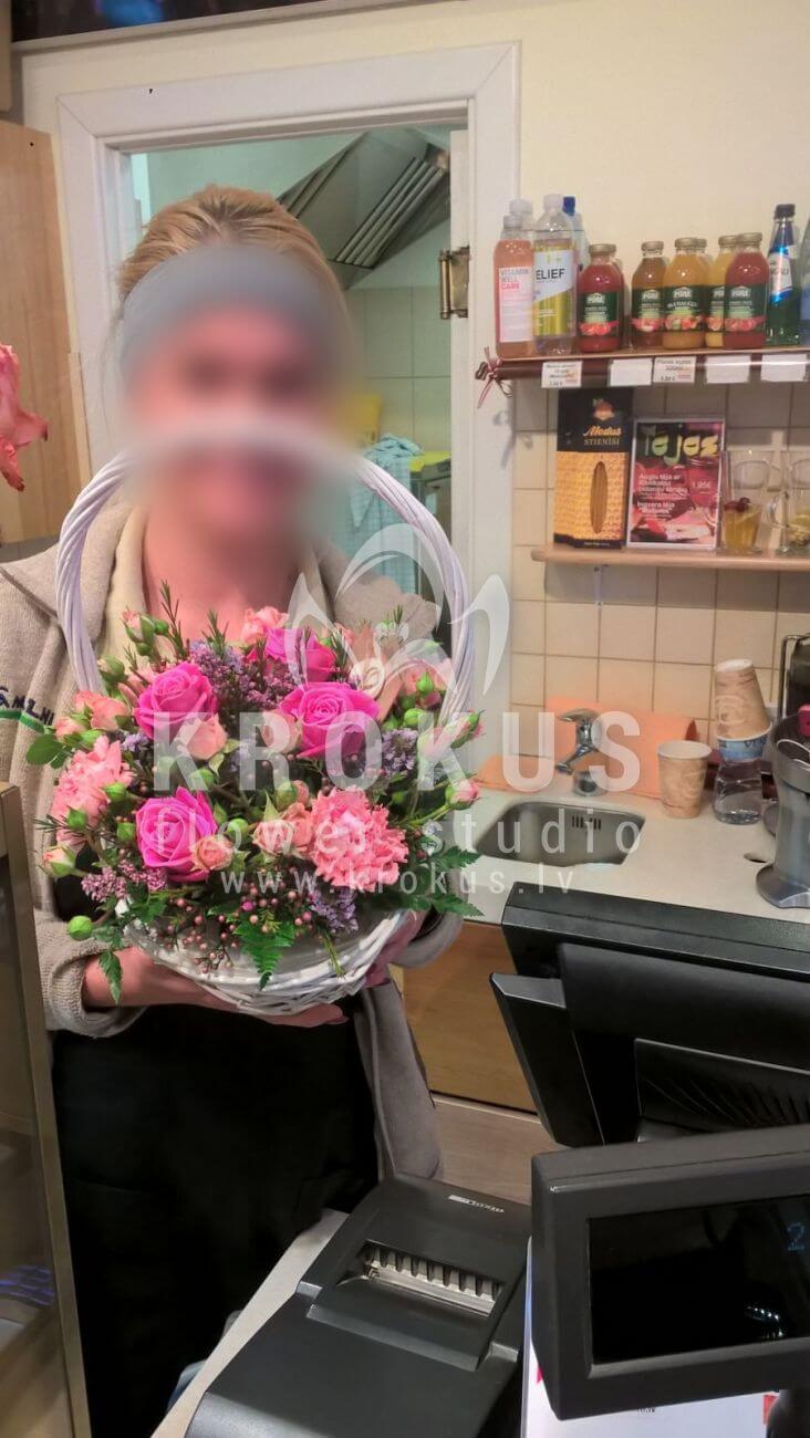 Доставка цветов в город Latvia (кустовые розырозовые розыгвоздикиваксфлауэрстатицасалал)