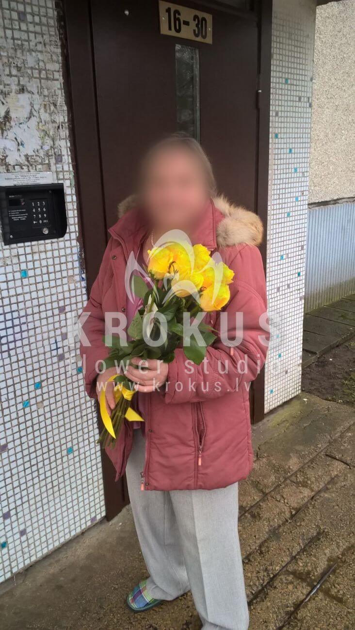Deliver flowers to Latvia (yellow roses)