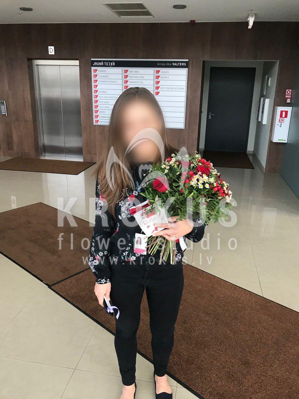 Deliver flowers to Latvia (pistaciatanacetumhypericumcamomilesred roses)